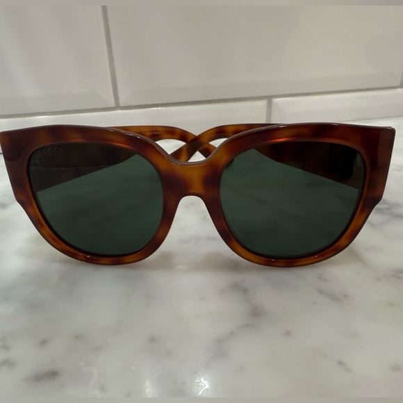 Gucci Sunglasses. Tortoise. Authentic. EC. Case included. 54mm frame. - Picture 3 of 15